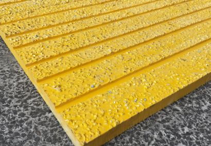 Rig floor safety mats protecting workers on drilling platforms.